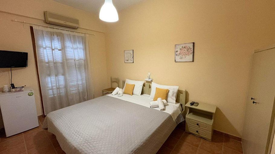 Bedroom 2, romanza rooms, Peloponnese