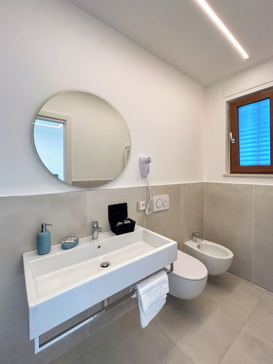 Bathroom 5, CASA MILLY, Napoli
