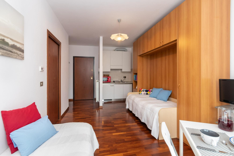 Room 5, Studio con Terrazzo nei Pressi Dell Universit by Wonderful Italy, Torino