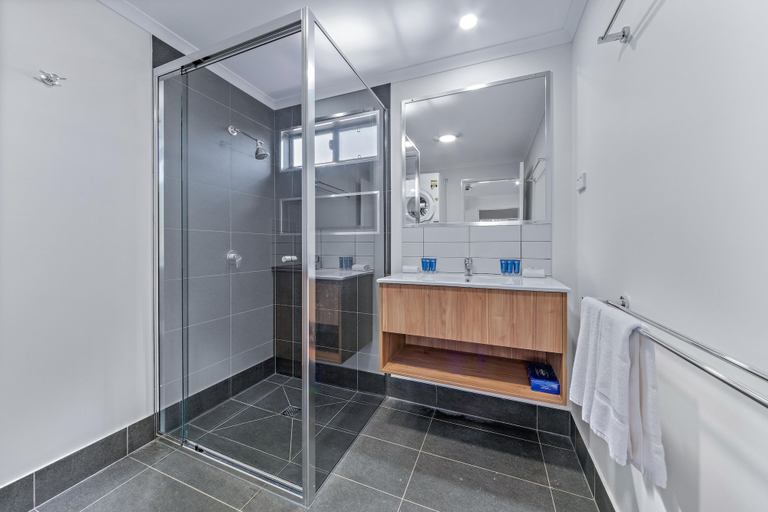 Bathroom 4, Discovery Parks - Airlie Beach, Whitsunday