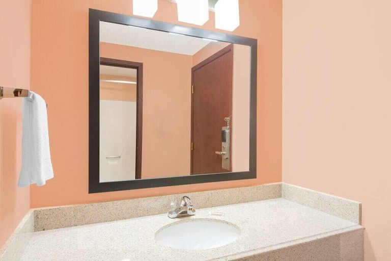 Bathroom 4, Super 8 by Wyndham Shelbyville, Shelby