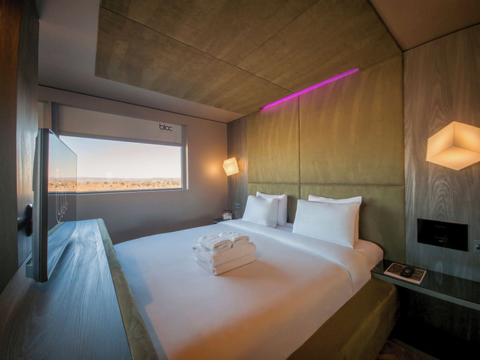 Bedroom 3, Bloc Hotel London Gatwick Airport, West Sussex