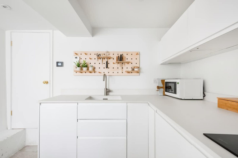 Private kitchen, Central Georgian Townhouse With Free Parking, Bath and North East Somerset