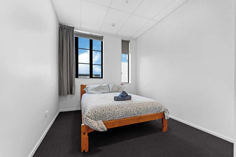 Others 5, Onehunga Suites, Waitakere