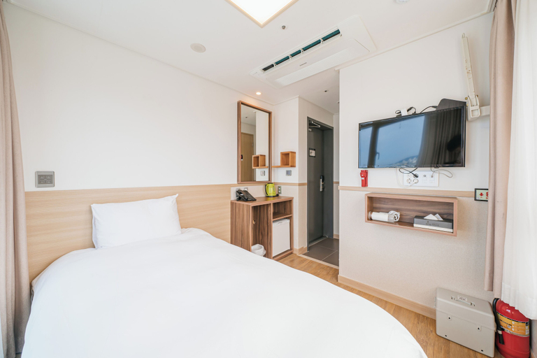 Bedroom 12