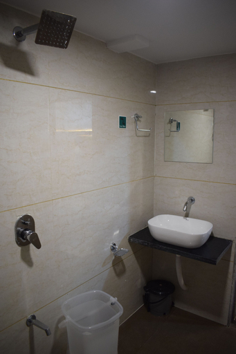 Bathroom 4, HOTEL ROYAL SQUARE, Gandhinagar