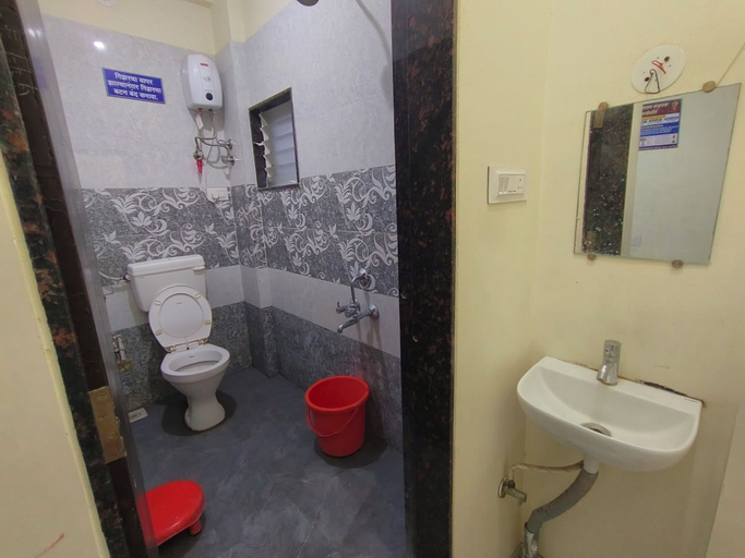 Bathroom 4, Vatavruksha Swamikrupa Residency, Solapur