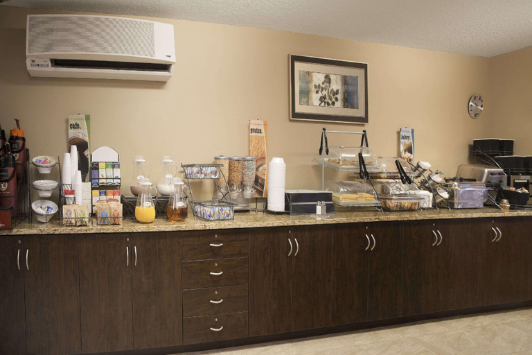 Food & Drinks 3, Microtel by Wyndham Cedar Rapids/Marion, Linn