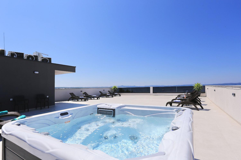 Sport & Beauty 2, Apartments Bonaca with Jacuzzi, Privlaka