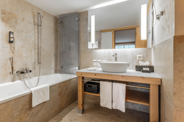 Bathroom 4, Hotel Spitzhorn, Saanen