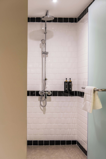 Bathroom 28