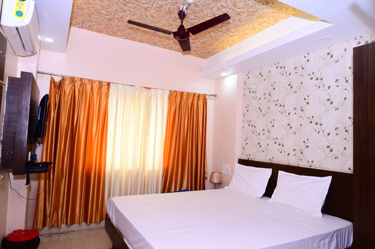 Bedroom 2, DhamStay Hotel Aradhya Near Beach Puri, Puri