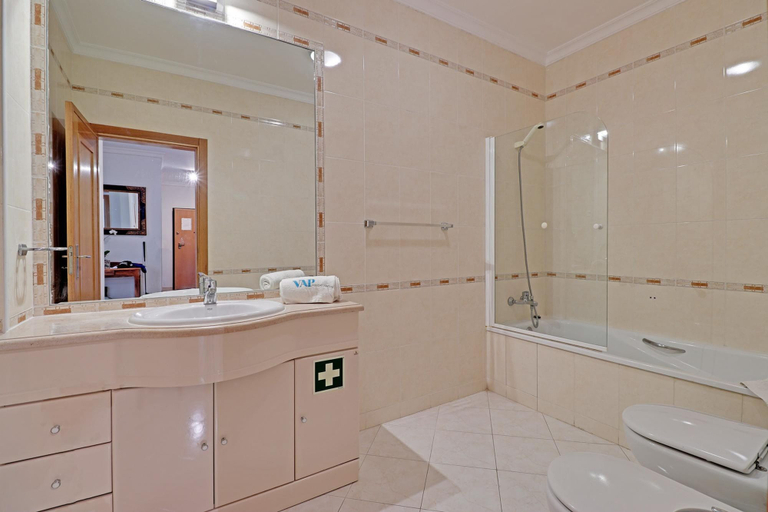 Bathroom 5, Palm Beach Apartment, Loulé