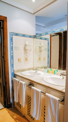 Bathroom 4, Bungalows Bahia Sur, Cádiz