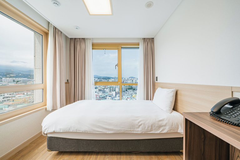 Bedroom 13