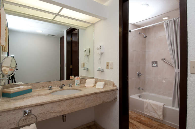 Bathroom 5, The Royal Cancun All Suites Resort, Benito Juárez