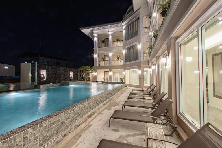 Swimming Pool 13