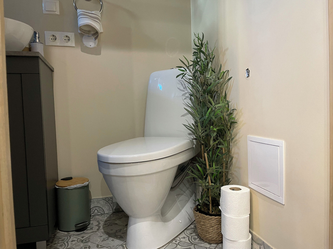 Bathroom 4, Pristine 1Br Apt in City Center, Riga