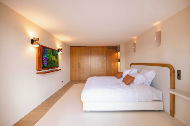 Relaxing Room With AC in a Villa in Gassin, Var