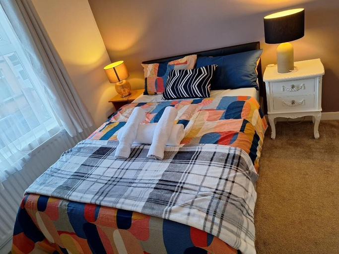 Bedroom 3, Fantastic Large Room with  free parking, Medway