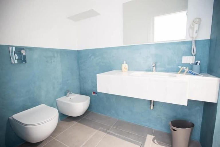 Bathroom 3, White Asses Rooms, Trapani