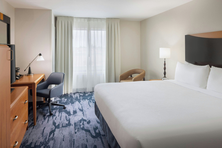 Bedroom 4, Fairfield Inn & Suites by Marriott Turlock, Stanislaus