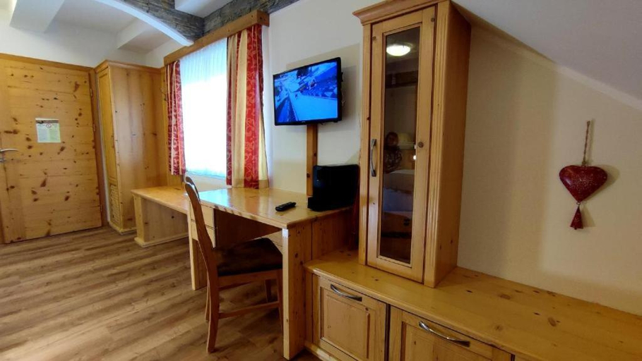 Others 4, Lorenzer Schlafstubn, Bruck-Mürzzuschlag