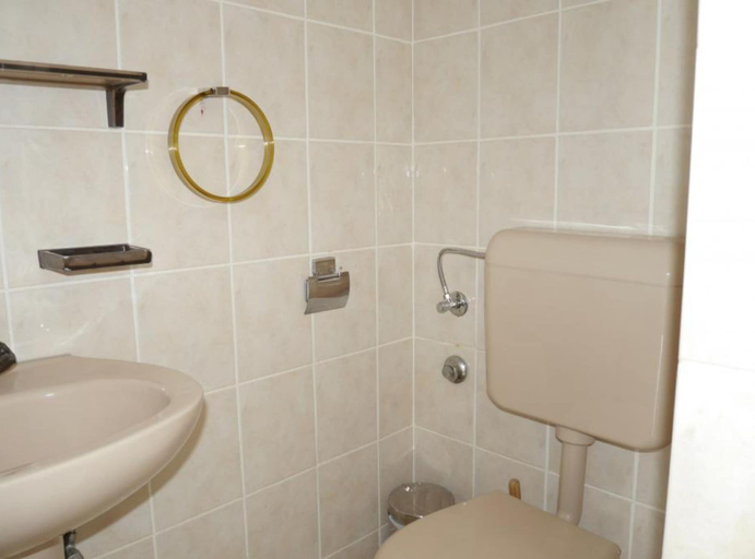 Bathroom 3, Dugi Rat Seaside Apartments, Dugi Rat