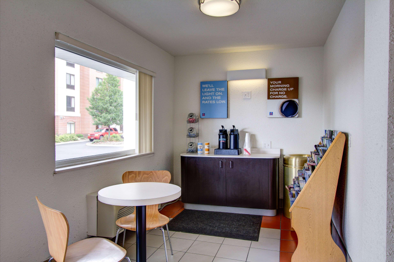 Public Area 3, Motel 6 Richfield, OH, Summit