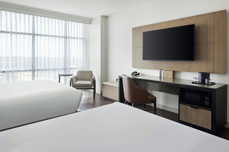 Bedroom 3, Bloomington-Normal Marriott Hotel & Conference Center, McLean