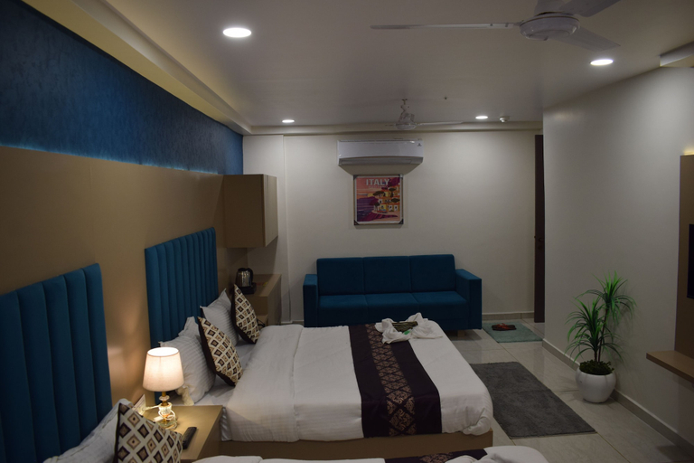 Others 5, HOTEL ROYAL SQUARE, Gandhinagar