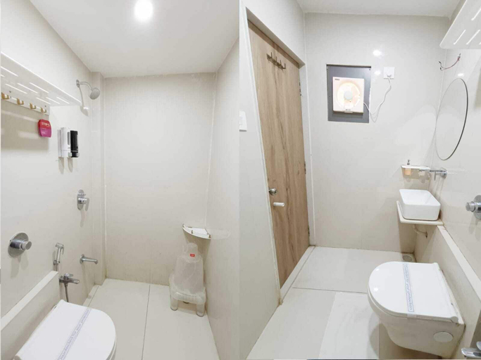Bathroom 3, Hotel Kant by GoHotels - Near Shree Dwarkadhish Temple, Devbhumi Dwarka