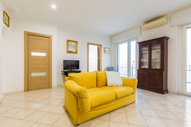 Room 3, Appartamento all Arenella by Wonderful Italy, Napoli