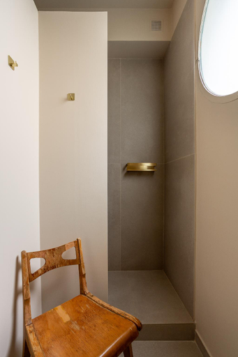 Others 4, The Charming Saint Honoré, Paris
