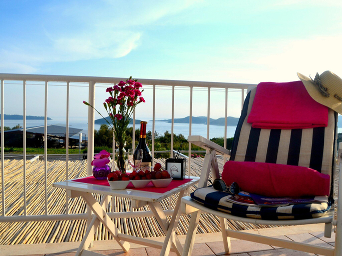 Others 4, bedroom apartment with balcony, Pojezerje
