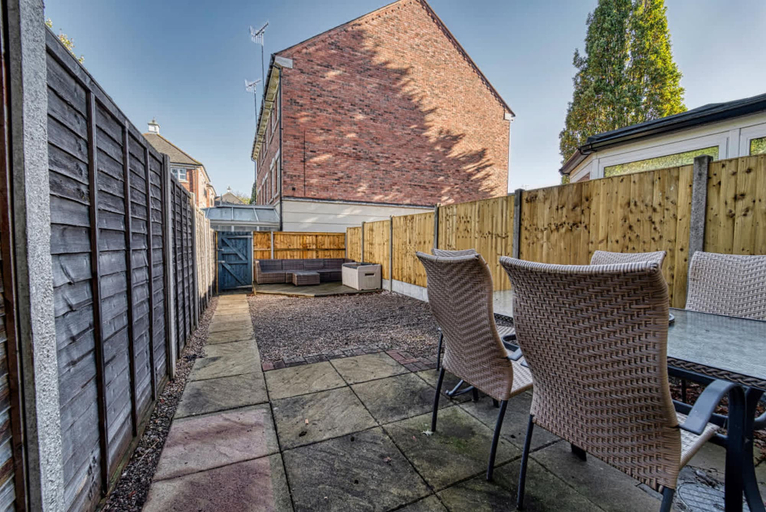 Room 2, Host Stay Lion Court, Worcestershire
