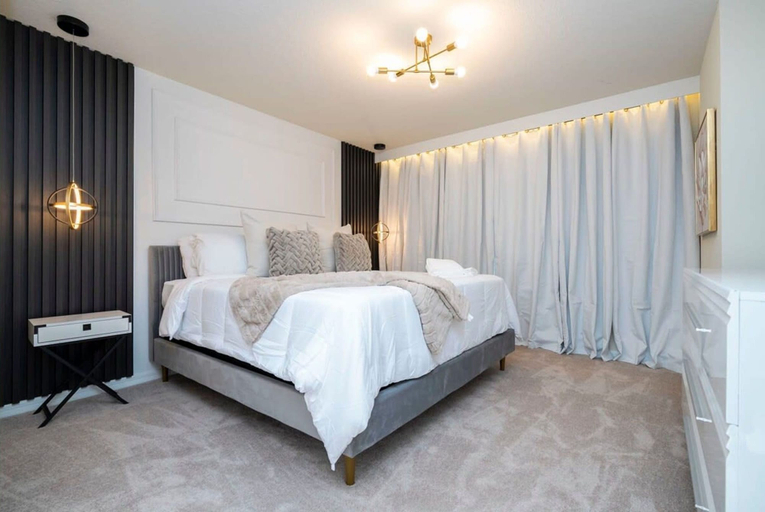 Room 4, 4458 Spacious 7BR Near Disney World, Polk