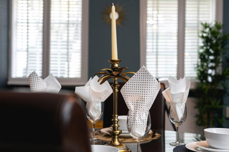 Food & Drinks 4, Short Walk to I360 and Beach 5 Condo With Patio, Brighton and Hove