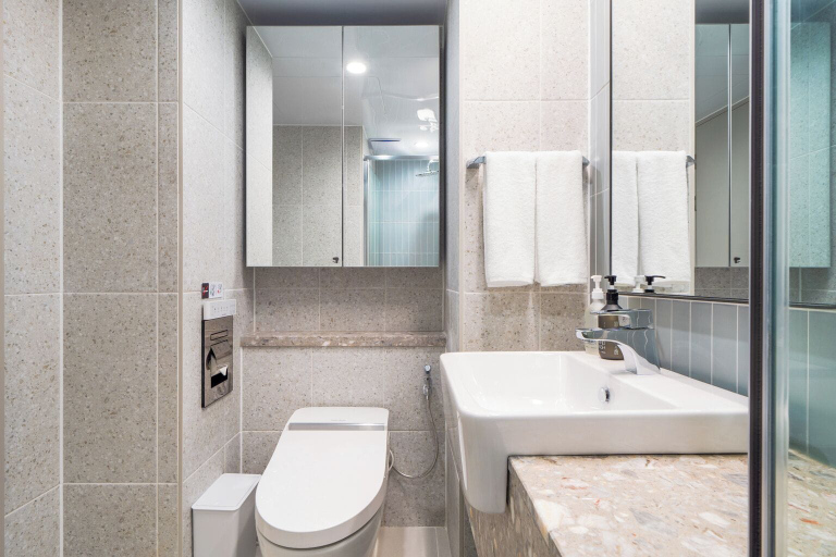 Bathroom 4, Urbanstay Incheon Chinatown, Jung