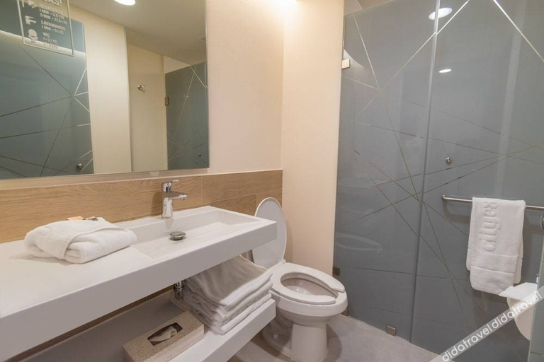 Bathroom 3, Hotel Highland Chihuahua, Chihuahua