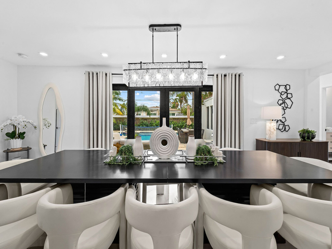 Food & Drinks 5, Aqua Haven- Stylish Getaway With Pool and Jacuzzi, Broward