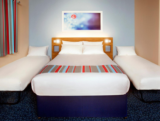 Bedroom 2, Travelodge Saltash, Cornwall