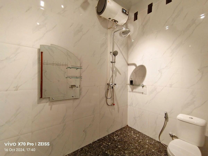 Bathroom 3, Dewita Villa Near Beach Club Bengkong, Batam