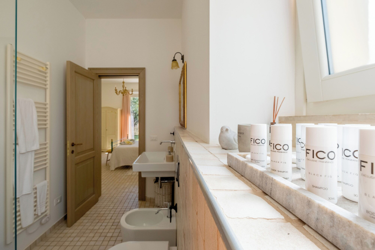 Bathroom 5, Villa Santa Margherita, Ragusa
