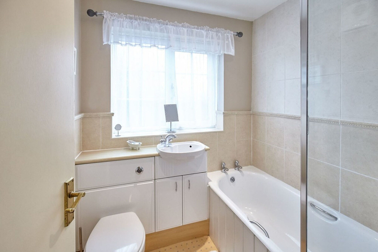 Bathroom, Host Stay Honeysuckle Cottage, Redcar and Cleveland