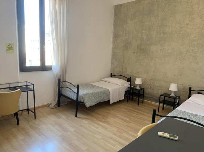 Room 2, Faenza 79 Apartment in Firenze, Florence