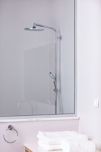 Bathroom, stylish apt up to 4 in Rethymno, Crete