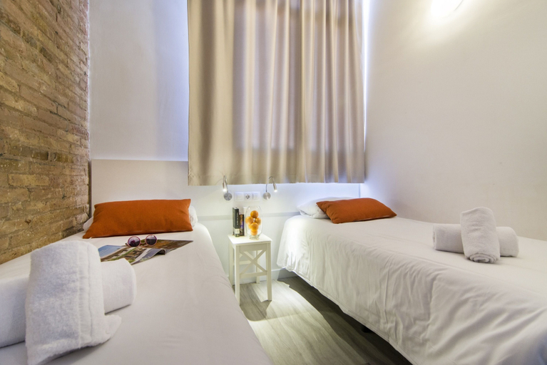 Bedroom 2, Happy People Sagrada Familia, Barcelona