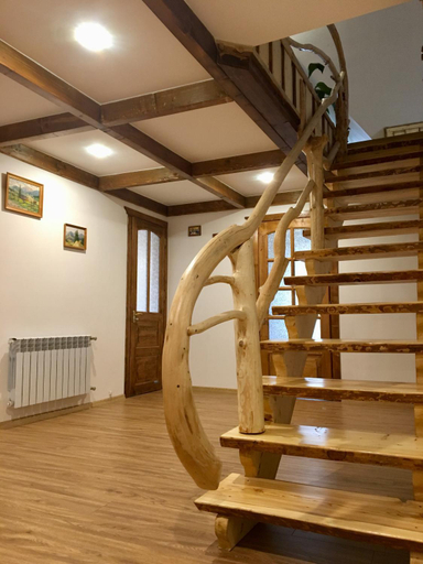 Others 2, Сервус guest, Iaremchans'ka