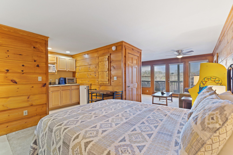 Others 3, Suite at Dollywood Lane, Sevier